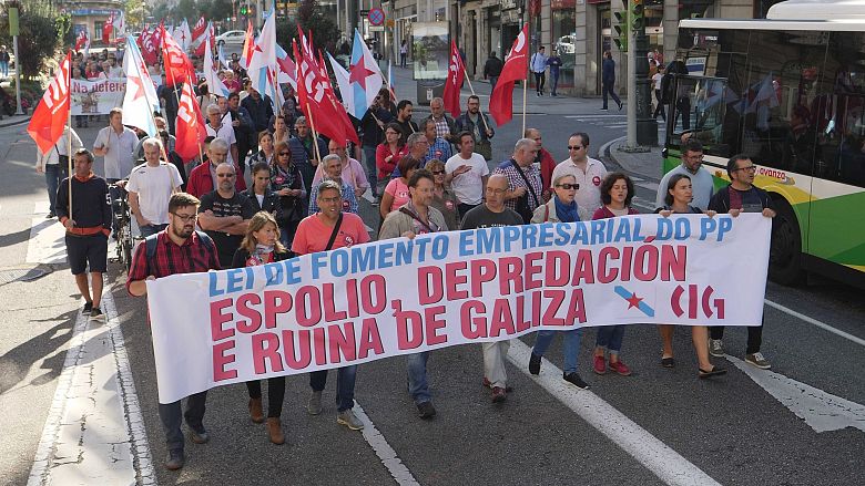 17-10-03 ManifaAsembleaLeiFomentoEmpresarialVigo05.jpg